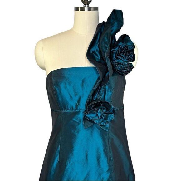 Kay Unger Teal Silk Taffeta Ruffle Shoulder Cocktail Dress| Size 6 - Picture 3 of 8